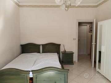 Stanza arredata in appartamento