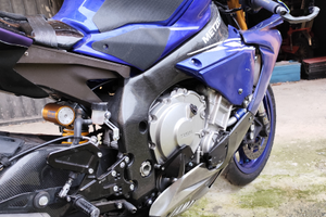 Yamaha R1 pronto pista
