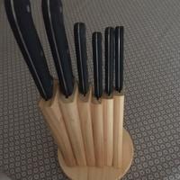 Set di 6 coltelli da cucina, con ceppo in legno.