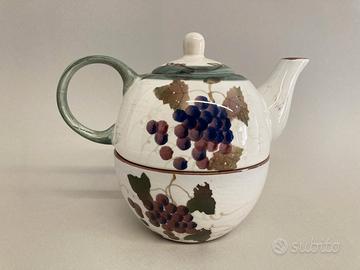 Teiera e tazza in ceramica