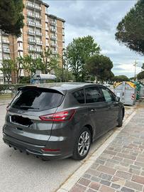 AUTOVETTURA FORD WA6