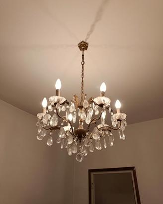 Lampadario a candeliere con gocce di cristallo