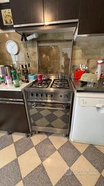 Cucina Indesit a gas con forno a gas