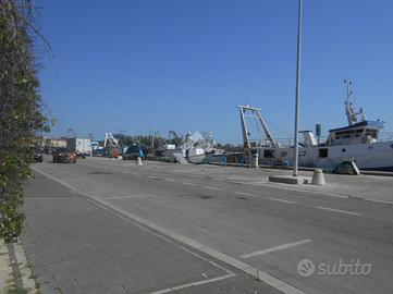 4 LOCALI A COMACCHIO