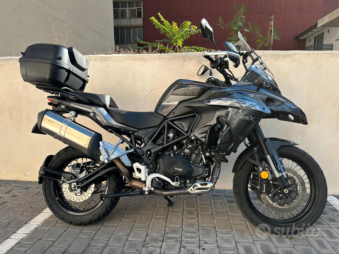 Benelli TRK 502X + accessori - Moto e Scooter In vendita a Catania