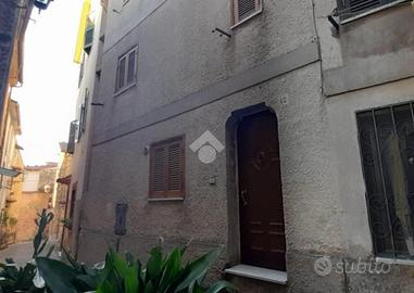 CASA SEMINDIPENDENTE A COLLEPARDO