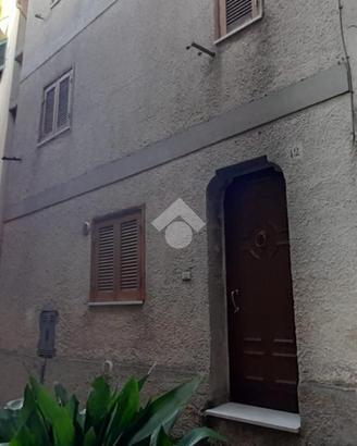 CASA SEMINDIPENDENTE A COLLEPARDO