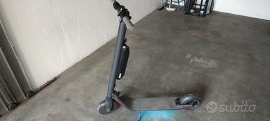 Monopattino Segway Ninebot ES2 autonomia 45km