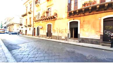 Bottega Via S.Nicolò al Borgo,9 -P.zza Cavour-CT