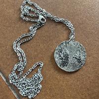 Collana con ciondolo disco “Luna piena”