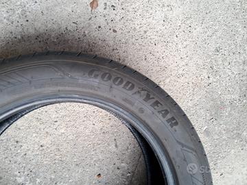 Gomme goodyear 215/55 R18