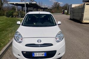 Auto Nissan micra del 2011 con 95000 km l’auto è s