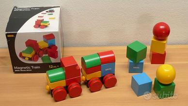 BRIO Railway, treno magnetico in legno + mattoni m