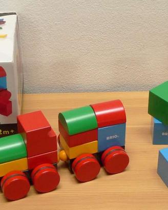 BRIO Railway, treno magnetico in legno + mattoni m