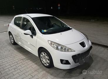 peugeot 207  1.4 diesel  per neopatentati 