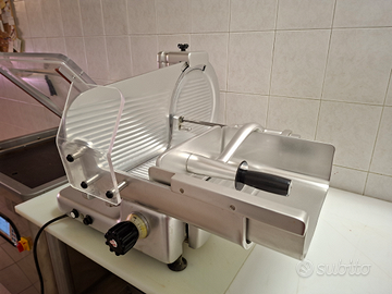 Affettatrice professionale taglio carne