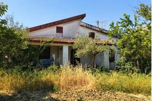Villino indipendente con ampio terreno