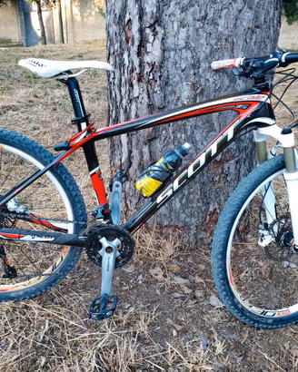 MTB Scott in carbonio