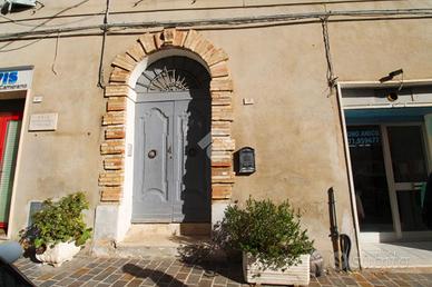 3 LOCALI A CAMERANO