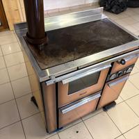 Stufa a legna con forno termocamino Rizzoli