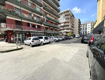 NEGOZIO A NAPOLI