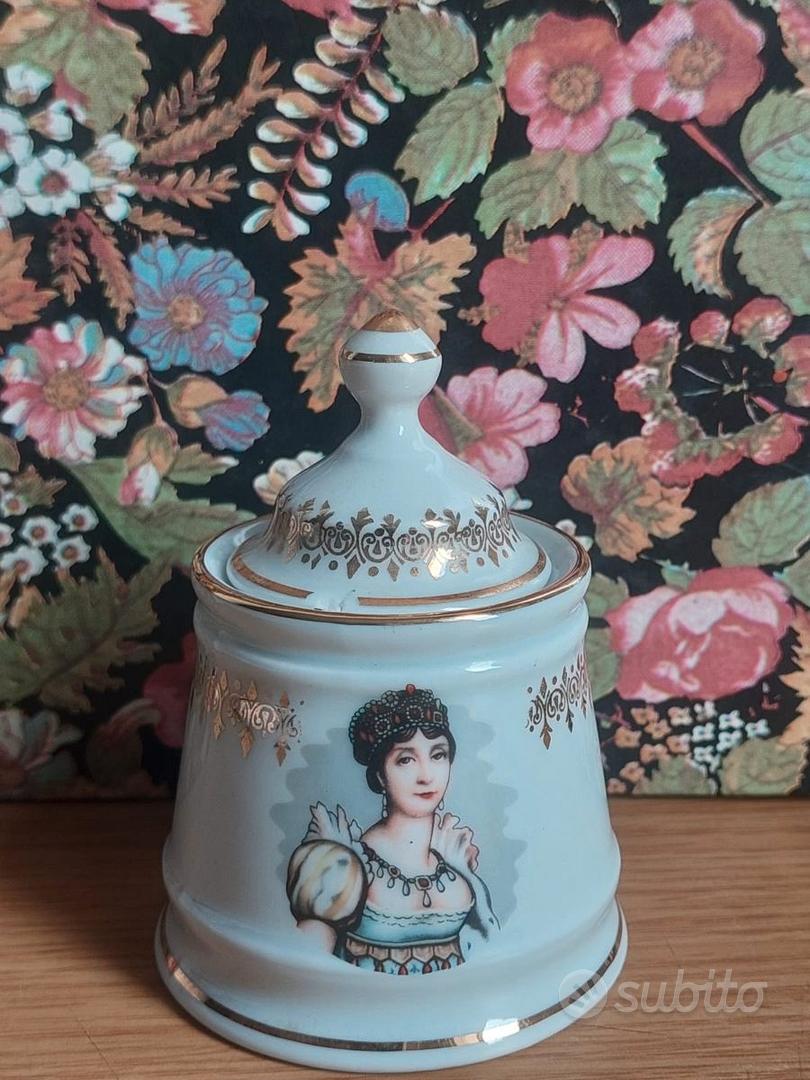 BRANDANI Zuccheriera "Racconti" In New Bone China – 10x10 Cm H, Con Tappo, Decorazioni Natalizie, Adatta A Forno, Microonde, Freezer E Lavastoviglie