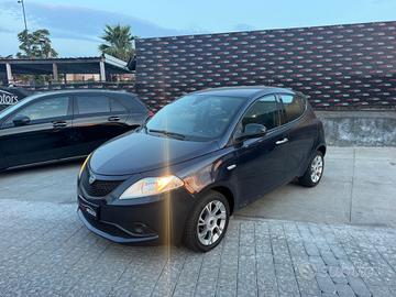 Lancia Ypsilon 1.2 69 CV 5 porte Gold