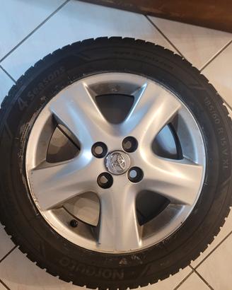  kit di 4 cerchi  in lega Toyota  originali da 15