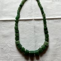 Collana vintage in pietra verde – giada o avvent.