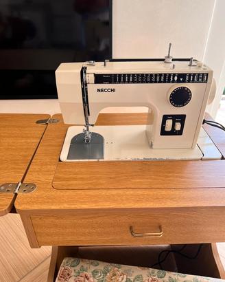Macchina da cucire Necchi Type 558