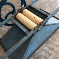 Pigiatrice a mano per uva