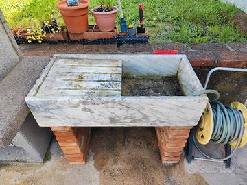 lavandino in marmo antico 