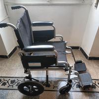 Deambulatore/ carrozzina per anziani