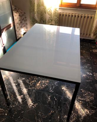 Tavolo in vetro e acciaio