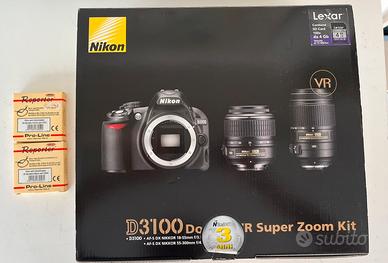 Macchina fotografica Nikon con doppio obiettivo