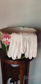 Guanti in morbidissima pelle vintage con bottone