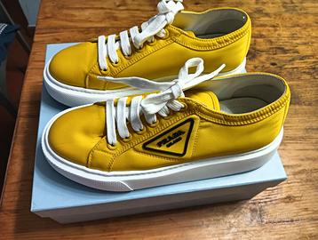 Scarpe Prada sneakers con applicazione Giallo Donn