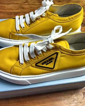 Scarpe Prada sneakers con applicazione Giallo Donn