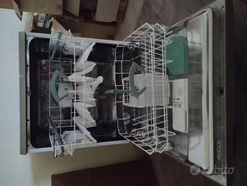 lavastoviglie Ariston