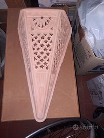 Applique in terracotta