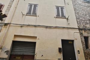 Appartamento e locale commerciale garage