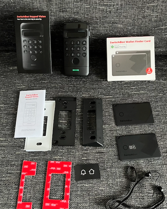 SWITCHBOT Bundle Keypad Vision +2X Wallet Finder C