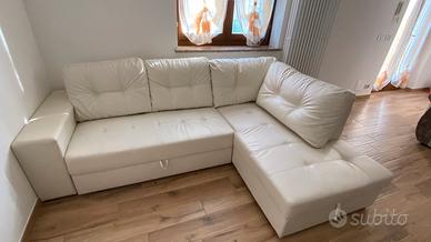 Vendiamo divano-letto in eccopelle in buona condiz