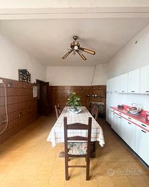 Villetta a schiera con cortile