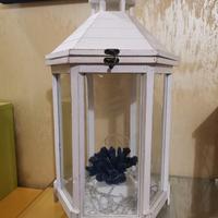 Lanterna bianca in vetro e legno