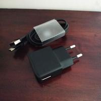 Caricabatterie originale Sony e cavo USB