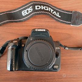 Fotocamera digitale Canon 350 D.