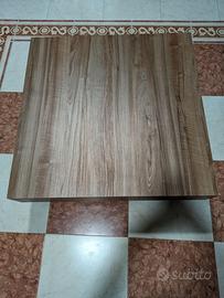 Tavolino in legno naturale