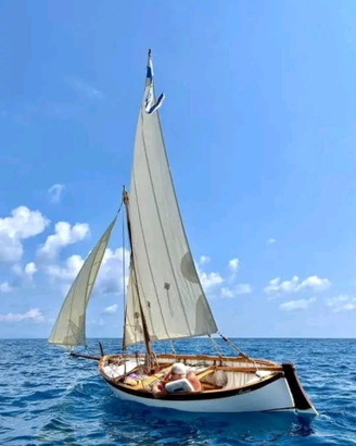 Gozzo in legno a Vela Latina