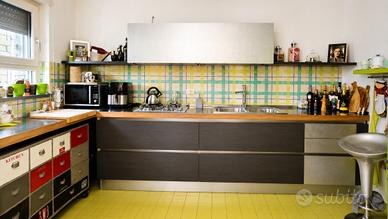 Cucina moderna con penisola
